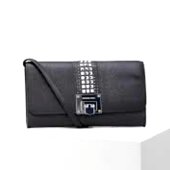 Michael Kors Handbags - Michael Kors Tina leather Clutch